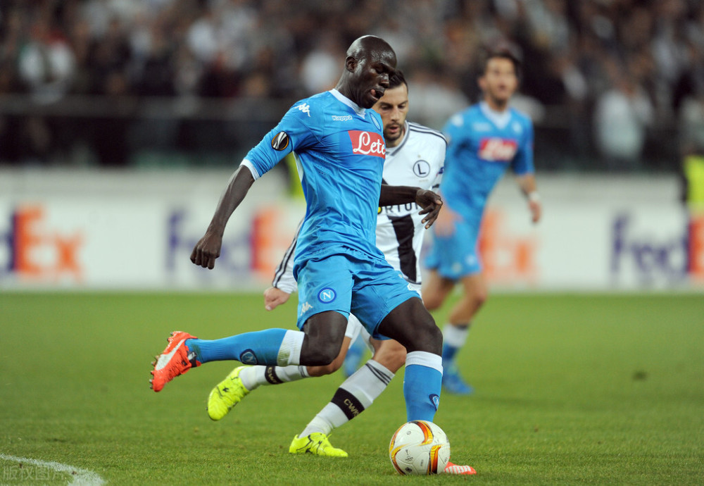 清晨那不勒斯调整名单以备欧联，绝杀压哨环节打磨，底气十足，赛季目标并未改变的简单介绍