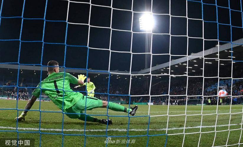 包含瓦伦西亚迎德国杯关键赛，冲刺阶段防线松动，更衣室稳定，球队文化再被提及的词条