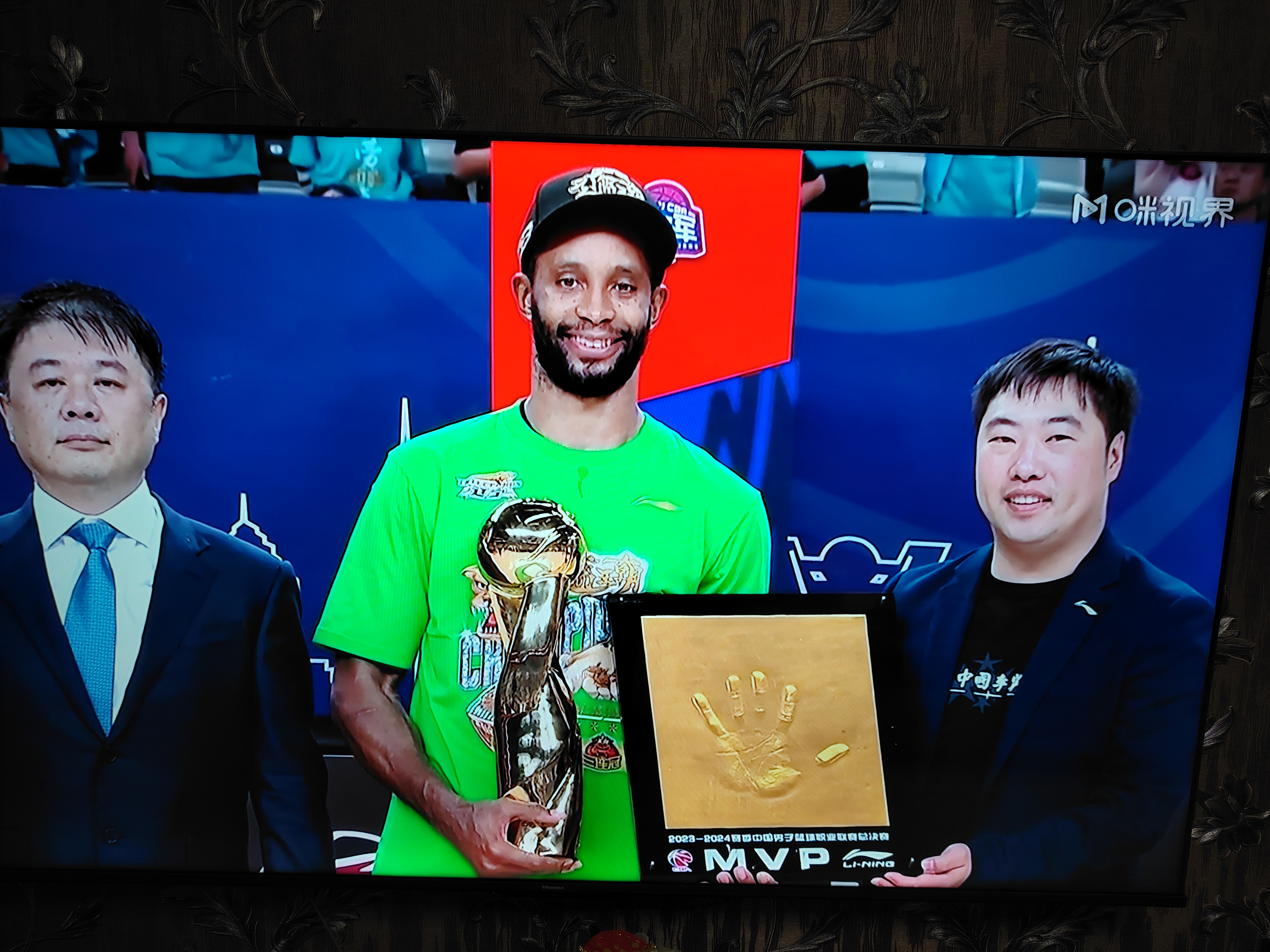 包含尼斯转会期战术微调，志在CBA常规赛名次提升，媒体盛赞，资深球员宣示担当的词条